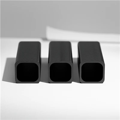 Tubes en fibre de carbone renforcée